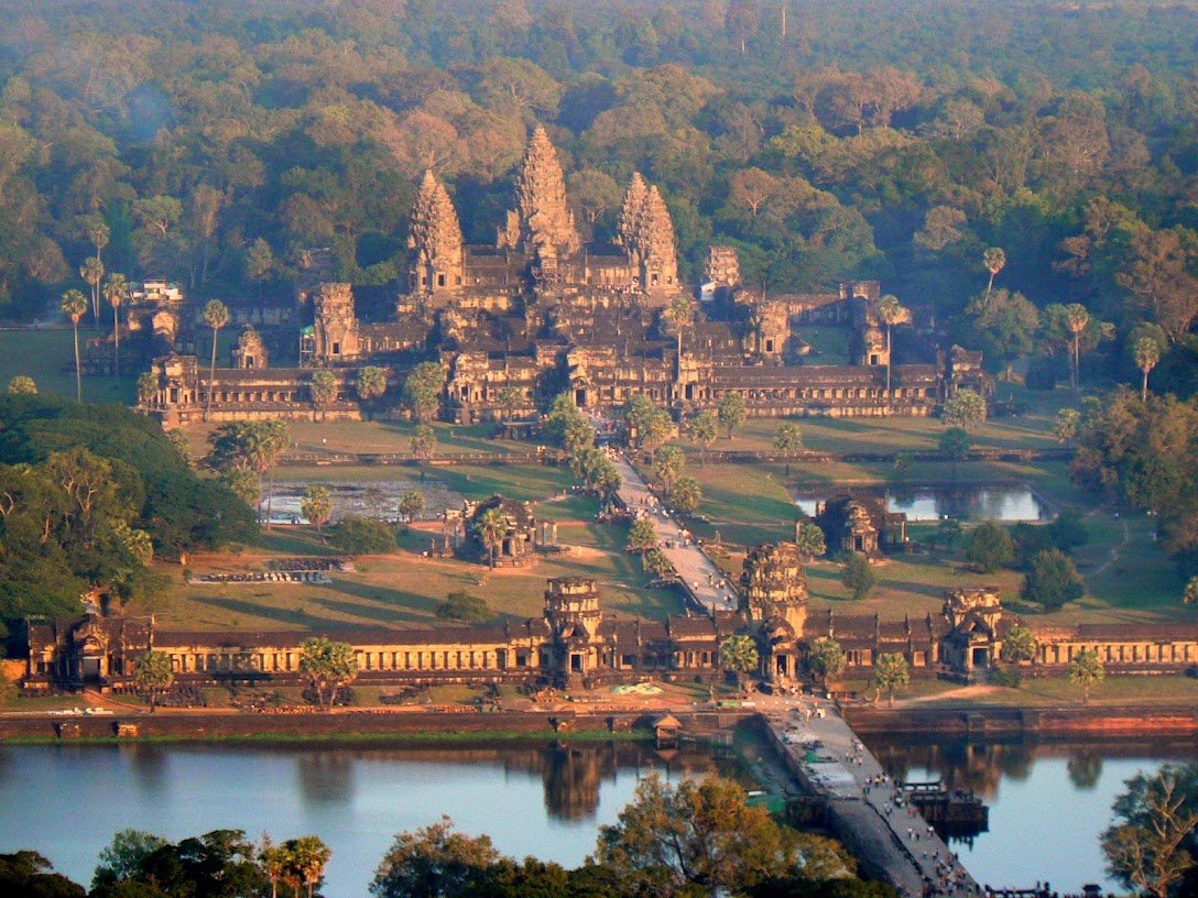 VIETNAM BORDER – PHNOM PENH – SIEM REAP – THAILAND BORDER | 6 DAYS